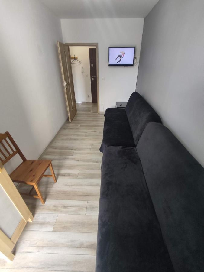 1110 Smialego 39 - Tanie Pokoje W Apartamencie - Samodzielne Zameldowanie - Self Check In Poznan Exterior foto