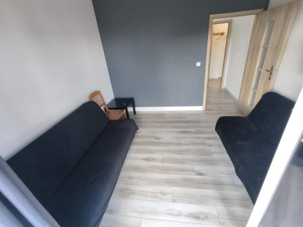 1110 Smialego 39 - Tanie Pokoje W Apartamencie - Samodzielne Zameldowanie - Self Check In Poznan Exterior foto