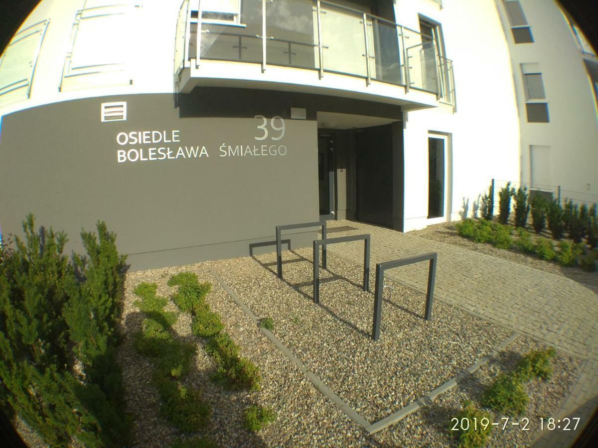1110 Smialego 39 - Tanie Pokoje W Apartamencie - Samodzielne Zameldowanie - Self Check In Poznan Exterior foto